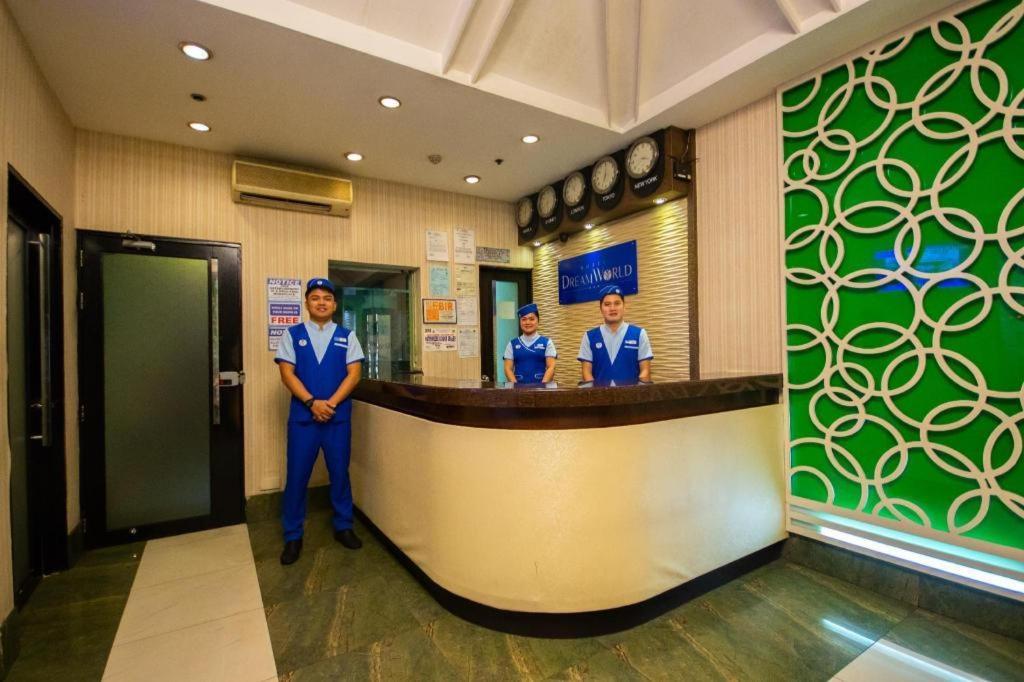 Hotel Dream World Araneta Cubao Кесон Сити Екстериор снимка